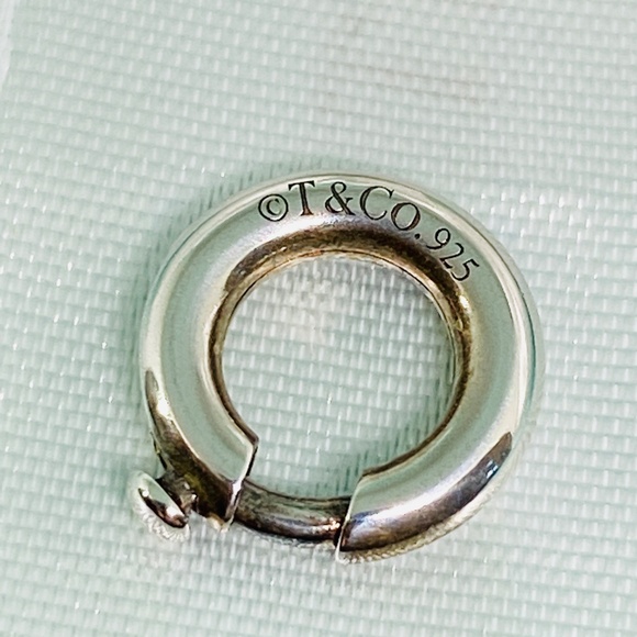 Tiffany Co Sterling Silver ROUND TAG CHARM WITH SPRING CLASP AG925 New W/box - Picture 2 of 6